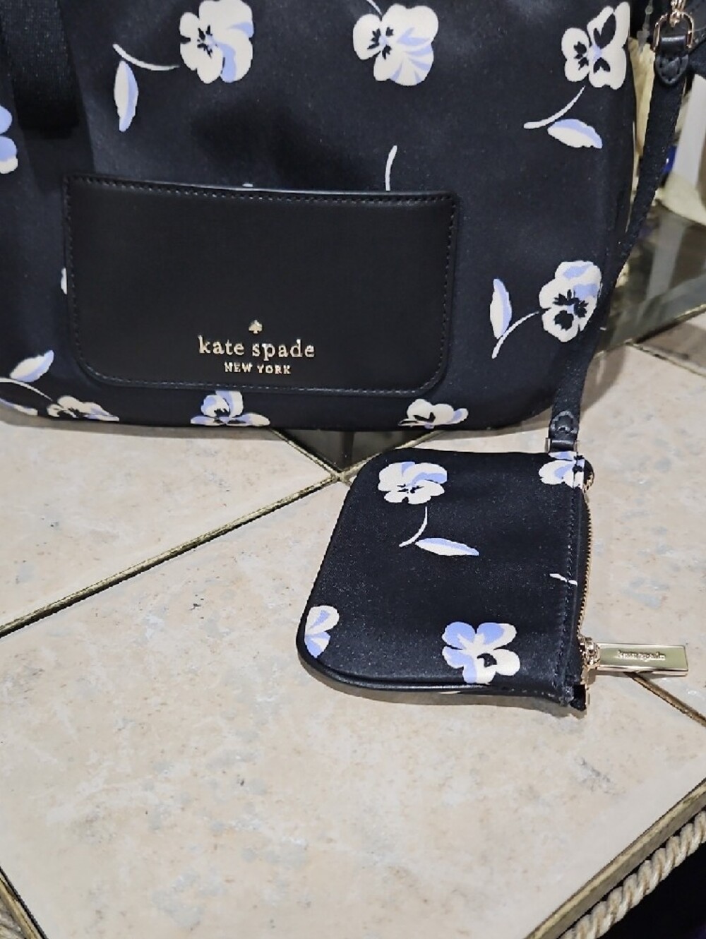 NWT! $299 Kate spade Black Floral Chelsea Crossbody Bonus Bag! - Picture 2 of 8